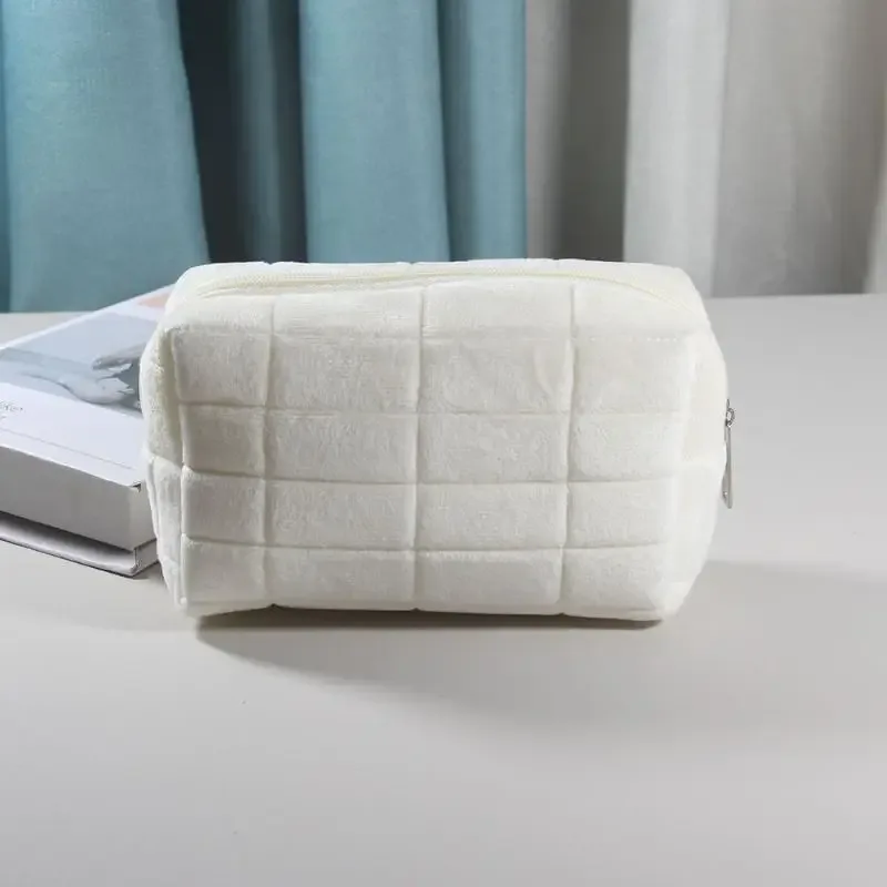 trousse de maquillage en fourrure mignonne pour femmes, grande trousse à cosmétiques unie avec fermeture éclair, sac de voyage pour maquillage et articles de toilette, pochette de lavage, trousse à stylos en peluche