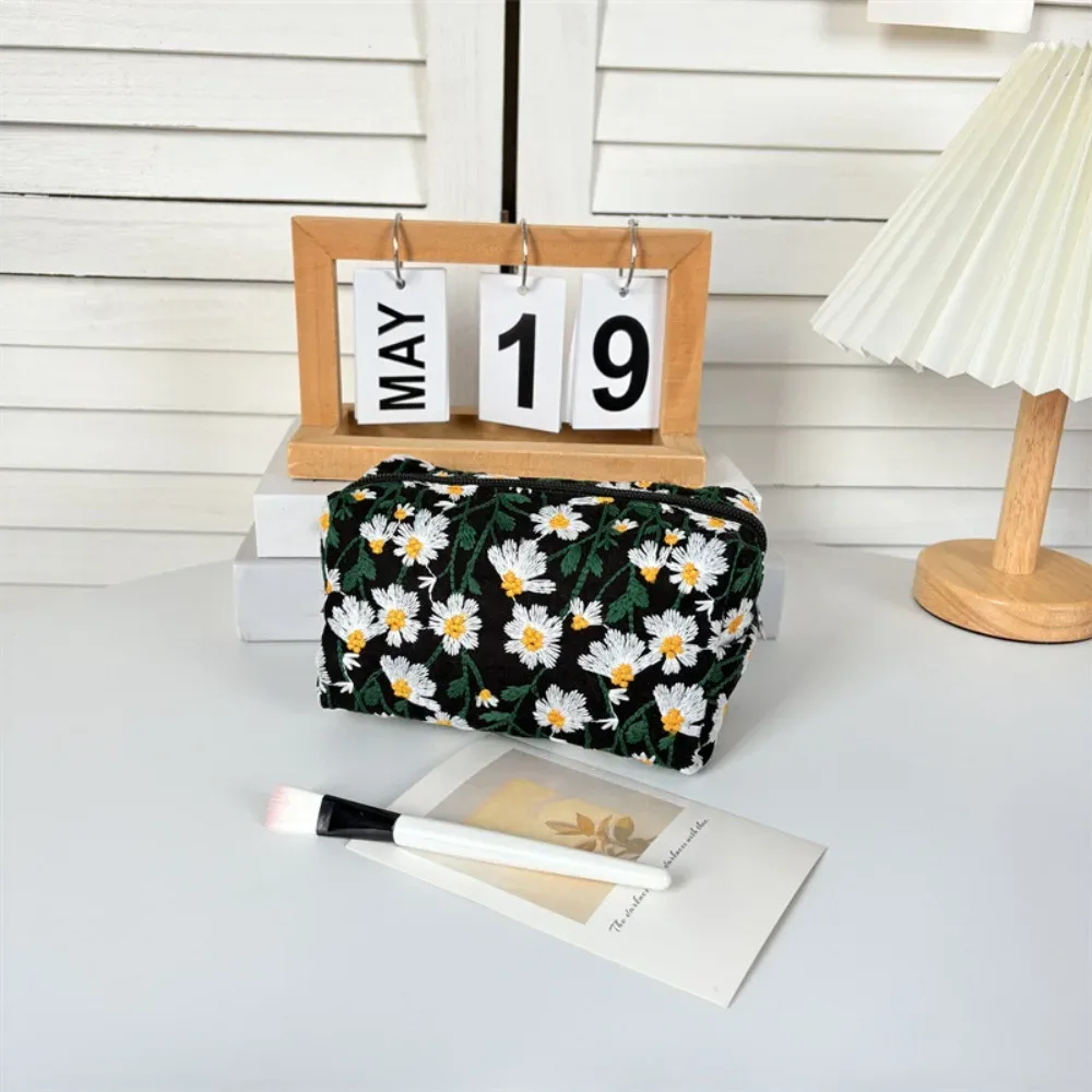trousse de maquillage coréenne grande capacité anti-poussière brodé style marguerite ins portable organisateur d'articles divers pour femme