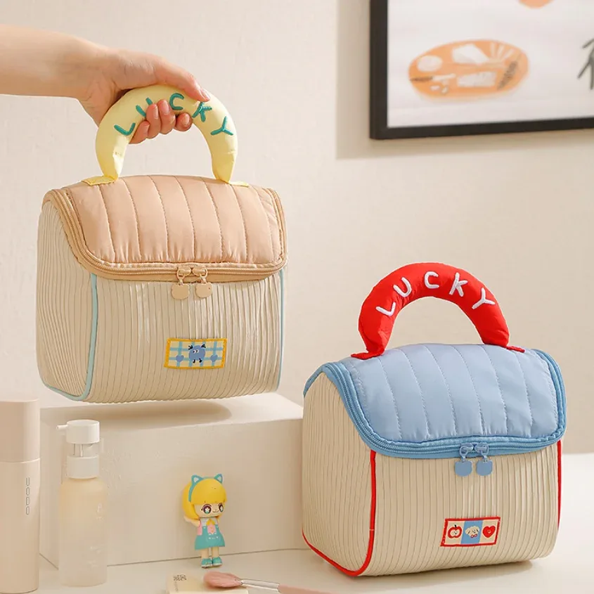 trousse de maquillage mignonne à motifs de dessins animés, pochette de voyage portable au design tendance, organisateur de toilette pour le rangement quotidien en extérieur
