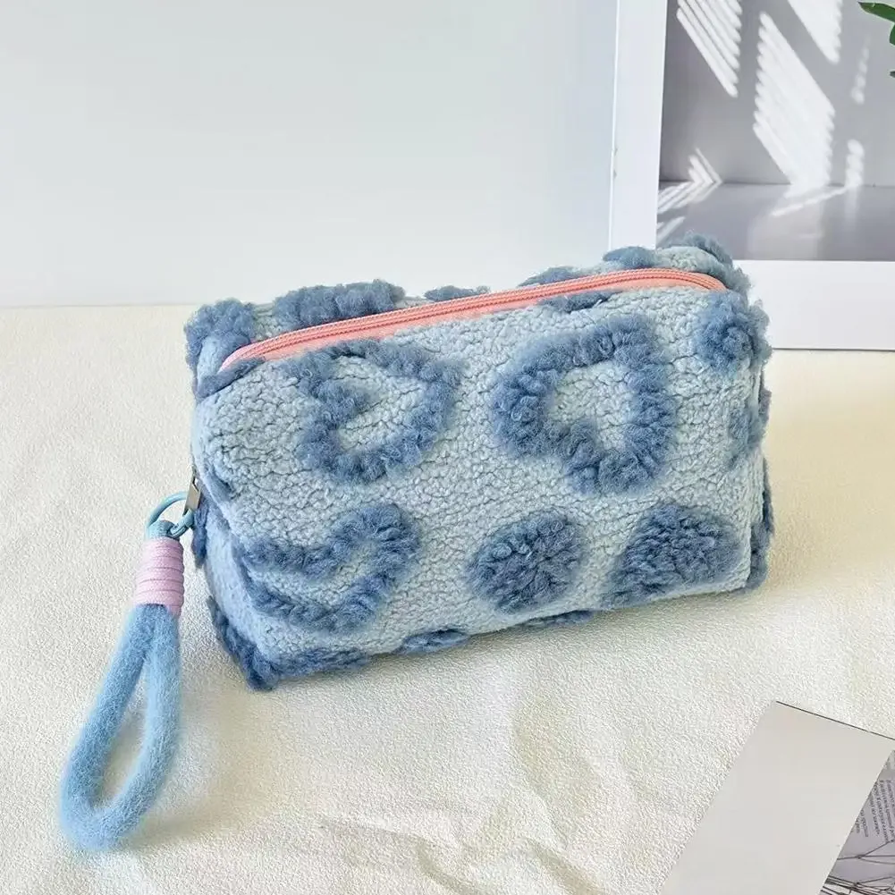 pochette de maquillage kawaii moelleuse avec dragonne, motif cœur, trousse de toilette de voyage, sac de rangement pour cosmétiques et beauté