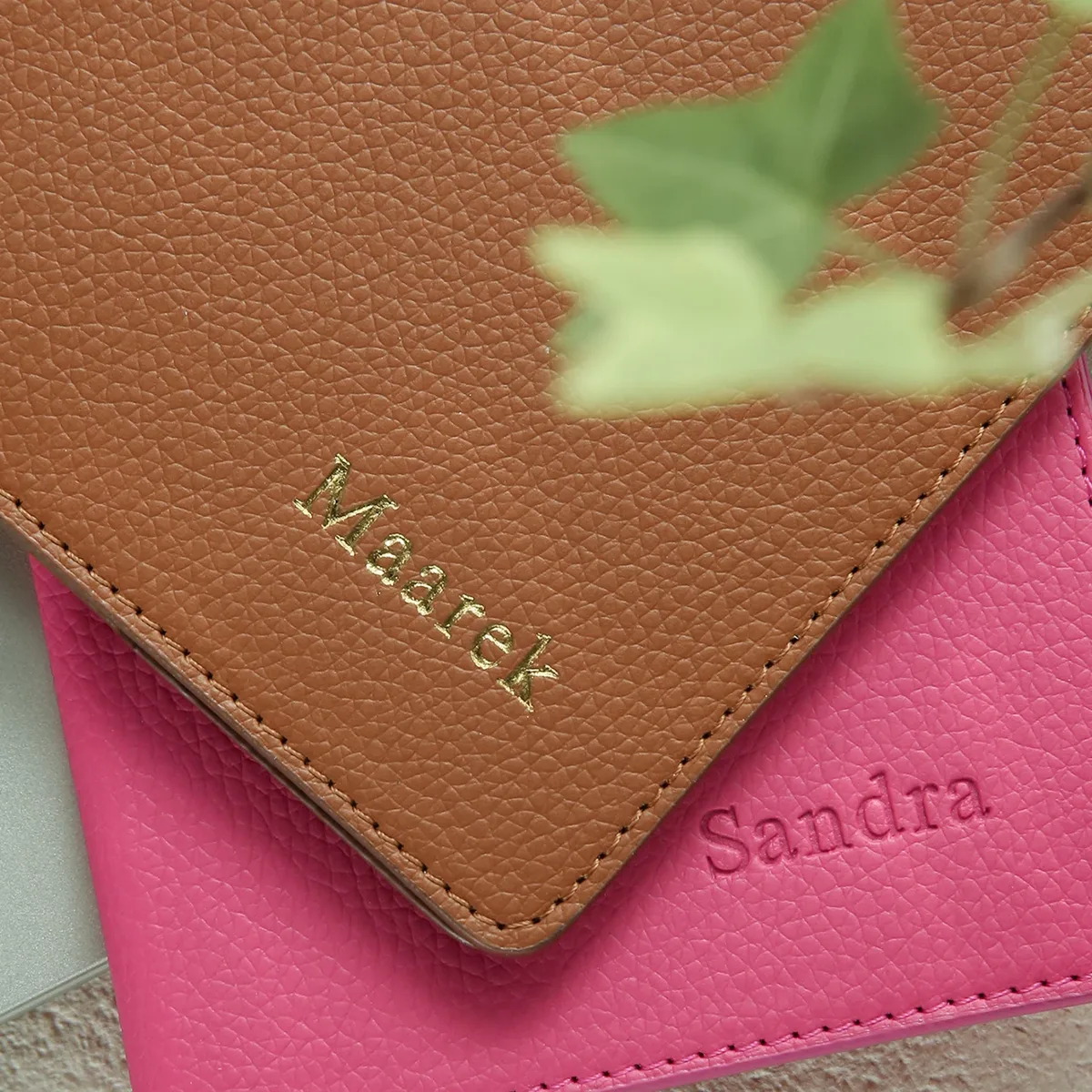 porte-passeport personnalisé avec nom, monogramme personnalisé, texture en similicuir, couverture de passeport unie avec blocage rfid, cadeau de vacances