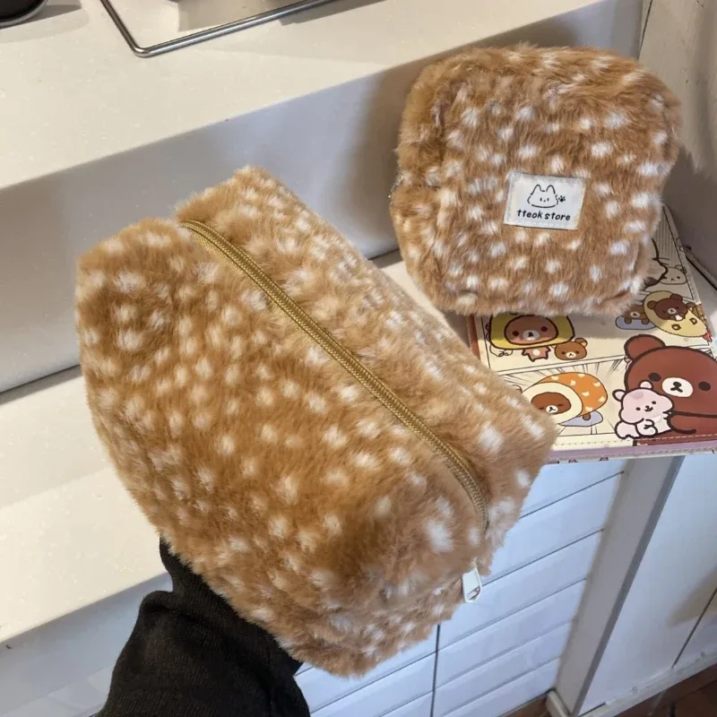 sac de maquillage pour femme en peluche moelleuse à imprimé léopard, sac de rangement tendance et exquis à motif cerf, petite trousse de toilette portable à fermeture éclair pour voyage
