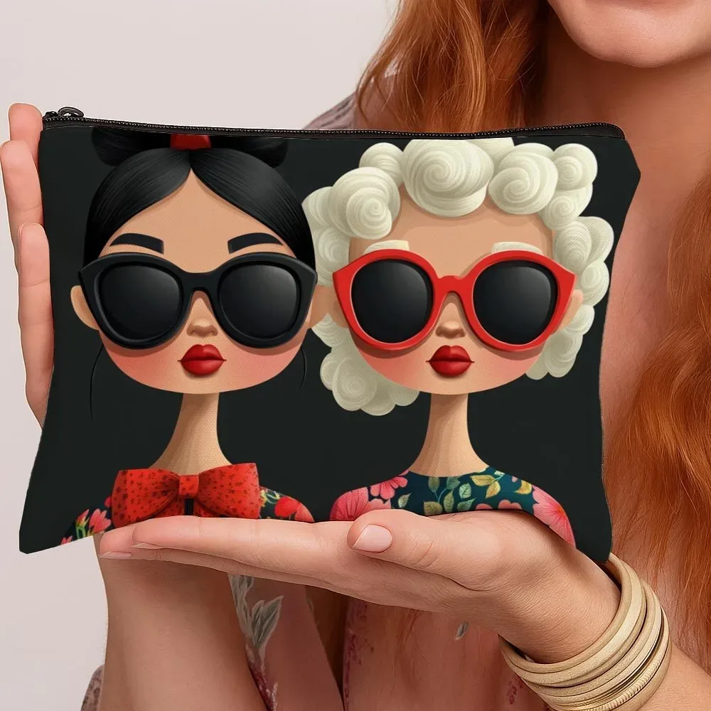 pochette à maquillage avec motifs de personnages de dessins animés, couleurs vives et un design amusant et charmant pour les voyages et le camping, trousse de toilette