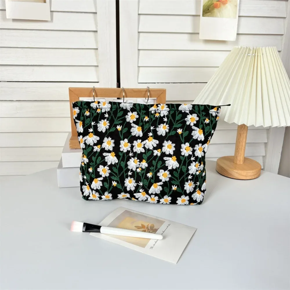 trousse de maquillage coréenne grande capacité anti-poussière brodé style marguerite ins portable organisateur d'articles divers pour femme