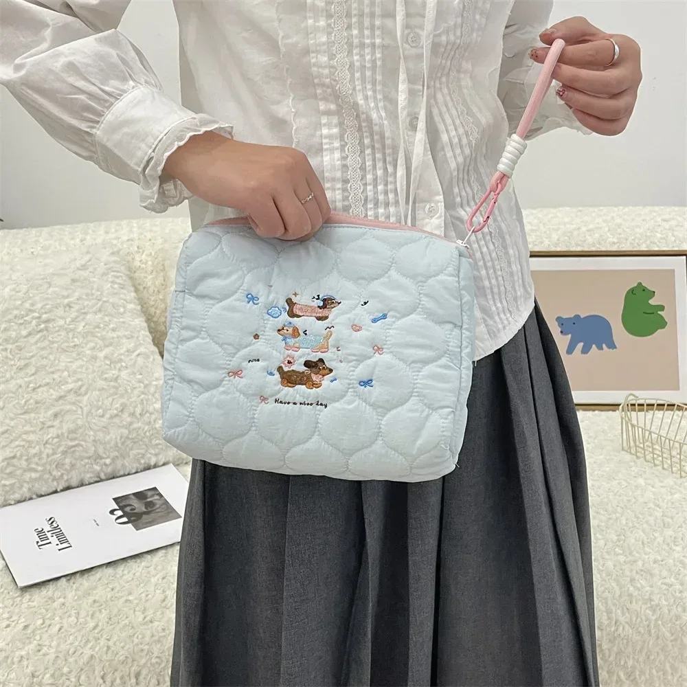 sac à cosmétiques matelassé brodé pour femme, sacs à main de rangement portables pour dame, trousse de maquillage mignonne, pochette avec poignée