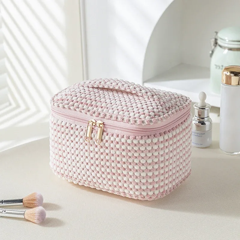 pochette cosmétique moelleuse personnalisée, idéale pour organiser les voyages et les articles de toilette quotidiens, un choix de cadeaux doux pour la fête des mères