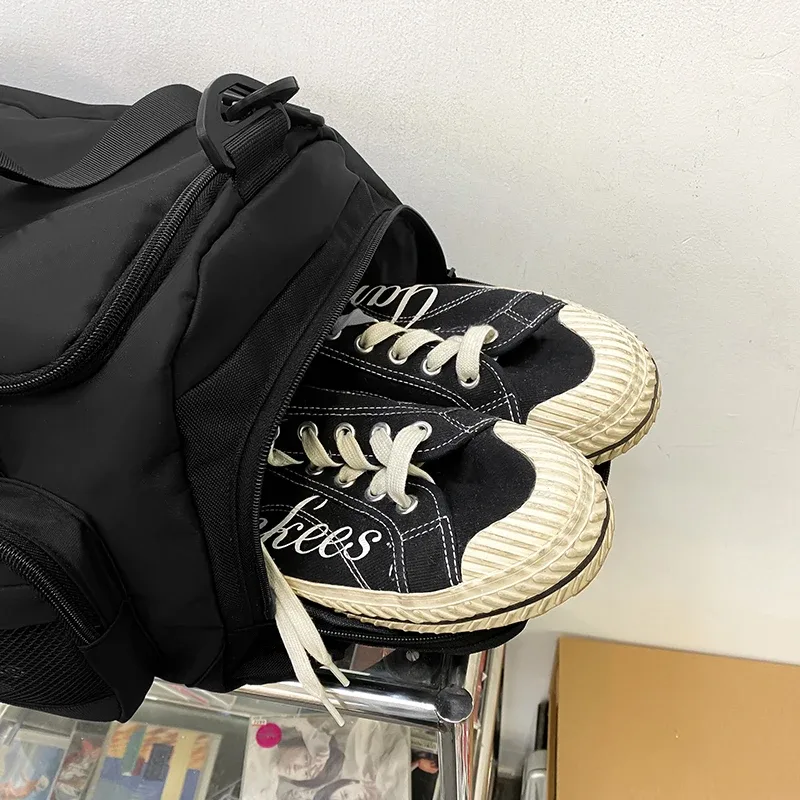 grand sac à dos et duffel bag militaire en nylon pour homme avec compartiment à chaussures sac imperméable idéal pour le sport le camping et les activités en plein air