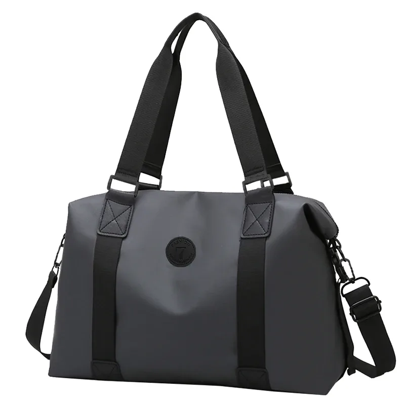 sac de sport chic avec emblème et détails pour les voyages quotidiens, élégant, multicolore, léger, polyvalent, décontracté, fonctionnel, sac de transport