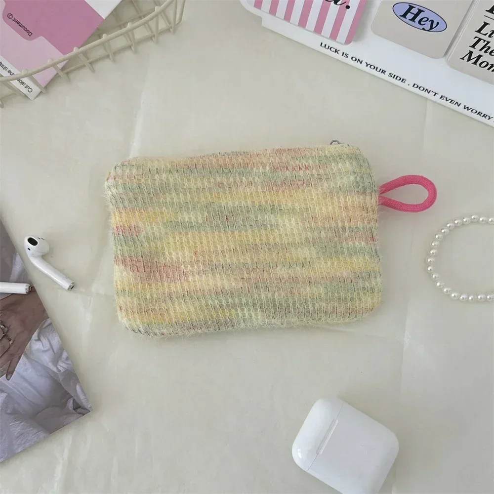 mini trousse de maquillage en peluche mignonne, portable, voyage, cosmétique, rouge à lèvres, écouteurs, carte, sac à main de rangement, pochette portefeuille pour femmes