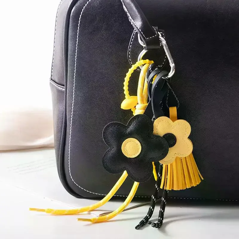 1 pièce – charme de sac en cuir tressé avec fleur et pompon, idéal pour sac à main, sac à dos et accessoires