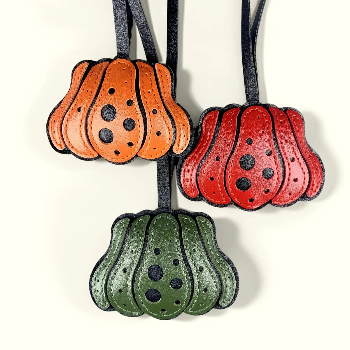 ensemble de porte-clés citrouille et châtain en cuir noir et coloré, accessoires de charme de sac mignon pour sac à main, sac à dos, cadeau-cuir pu