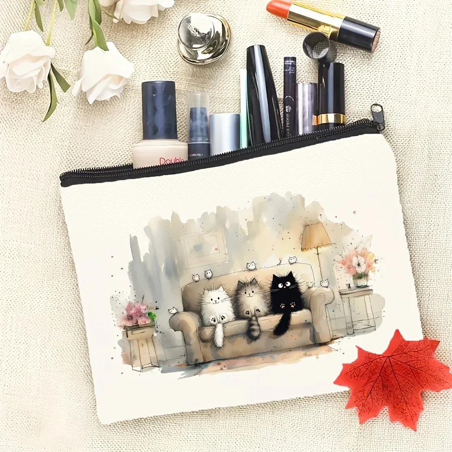 adorable trousse de maquillage imprimée chat, scène de salon confortable avec chats et détails floraux, sacs d