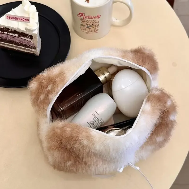 Sacs à cosmétiques en peluche douce pour femmes, imprimé cerf, organisateur de maquillage, soins de la peau, cadeau parfait, sacs de lavage pour voyage, sacs de rangement pour cosmétiques