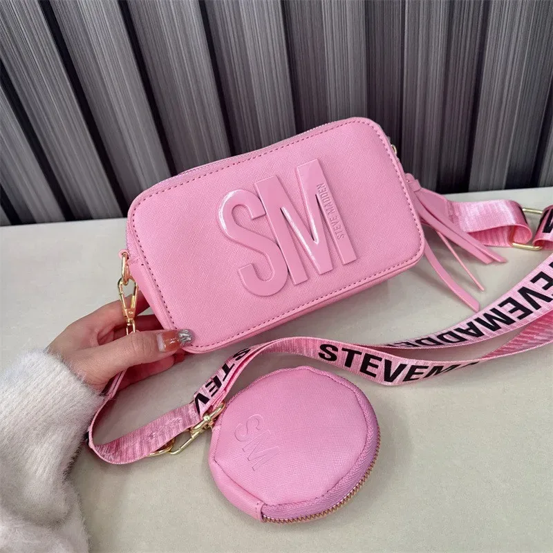sac à bandoulière carré petit format steve madden, sac à appareil photo tendance, sac à bandoulière simple et élégant.