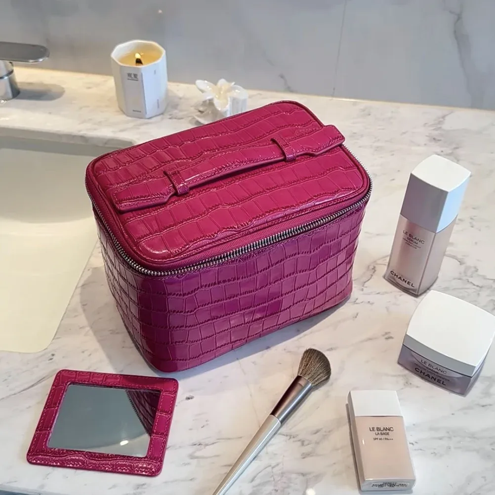 sac à cosmétiques en cuir de vachette à motif crocodile, rouge rose, luxe léger, en cuir véritable, pour femmes, portable, pour le voyage, trousse de toilette
