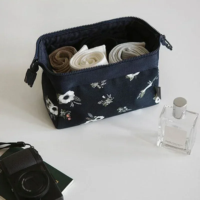 nouvelle mode sac cosmétique femmes étanche flamant sacs de maquillage organisateur de voyage kits de toilette sacs de maquillage portables esthéticienne