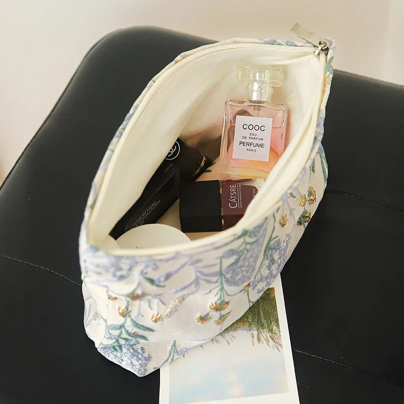 trousse de maquillage pour femmes, bouquet bleu, serviette hygiénique de grande capacité, retouche, fournitures de maquillage, sac de rangement en toile, trousse de toilette