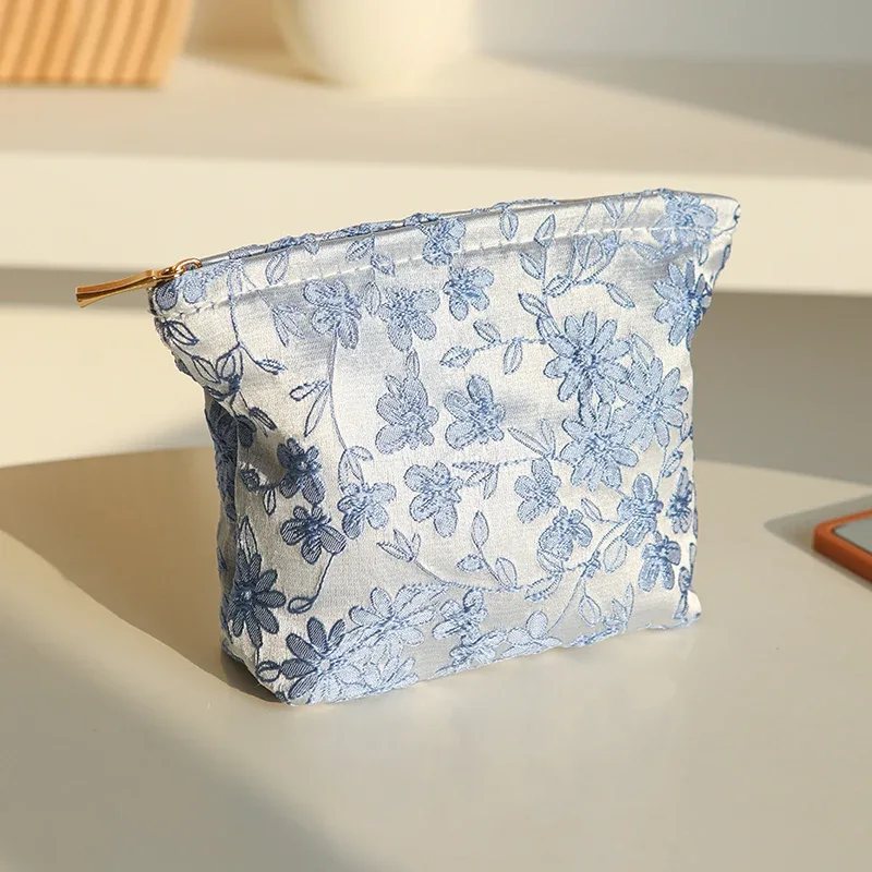 nouveau sac cosmétique femme de petite taille portable bleu broderie mini sac de rangement de serviettes hygiéniques sac de clé de monnaie de banlieue sac de carte bancaire