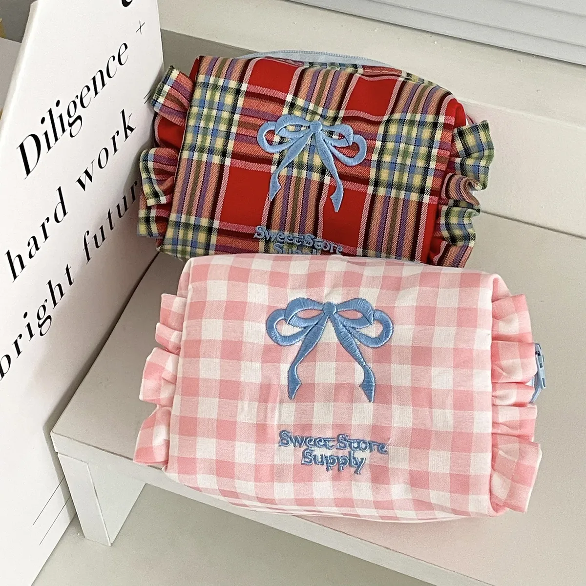 sac à main à carreaux avec nœud pour femmes, sac de rangement à volants doux, trousse de maquillage pour filles, trousse de toilette portable de voyage, pochette pour femme