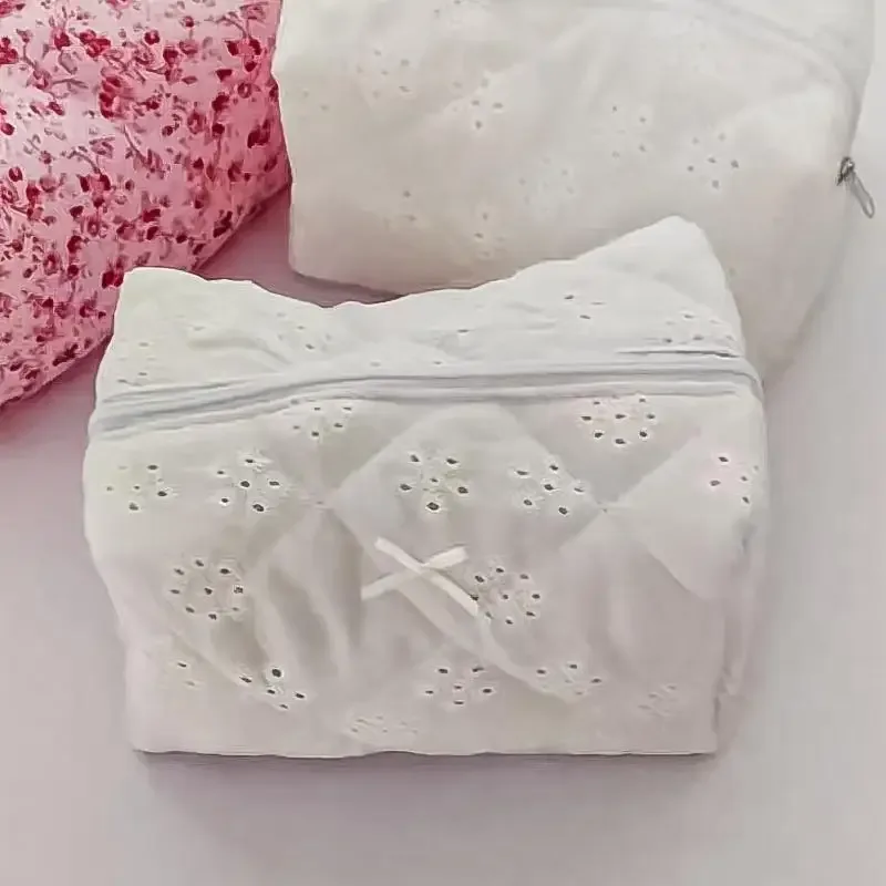 organisateur de maquillage de grande capacité pour femmes, 1 pièce, sac à cosmétiques avec nœud en dentelle, trousse de toilette de voyage, sac de rangement, trousse à crayons à volants à fermeture éclair