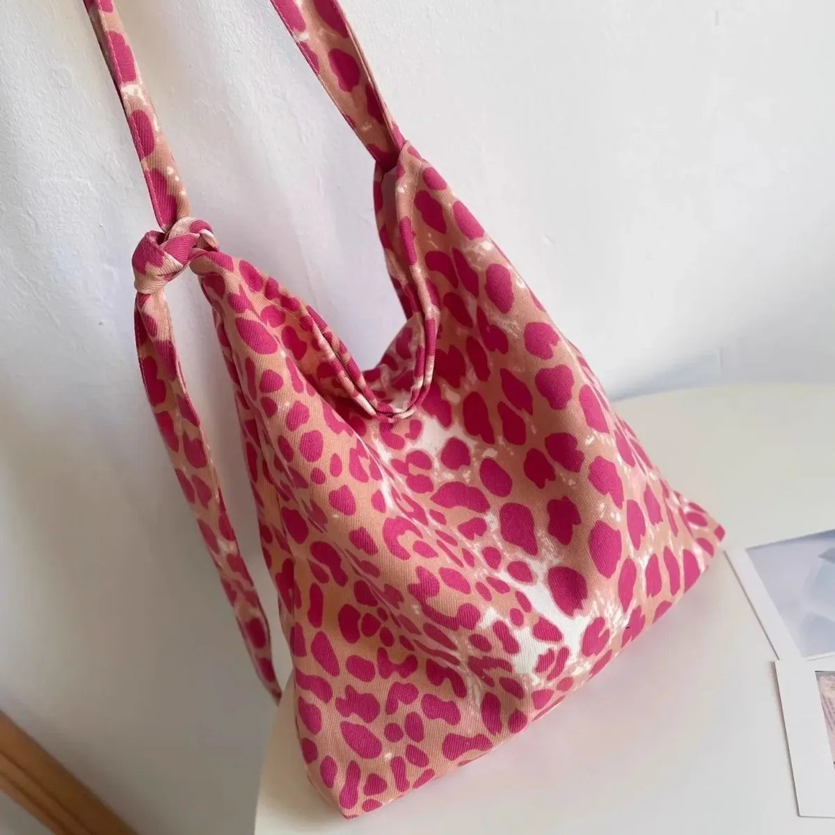 2025 nouveau doux cool framboise poudre léopard unique épaule sac à bandoulière pour femmes sac sac réglable velours côtelé sac