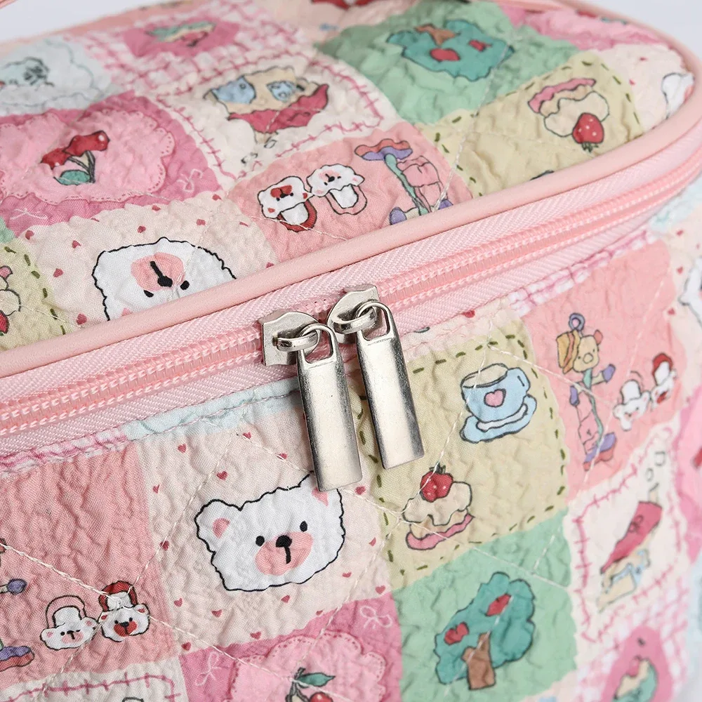 trousse de maquillage mignonne, nouveau style à carreaux avec chat, rangement portable à compartiments, grande capacité pour les voyages et les articles de toilette à porter à la main
