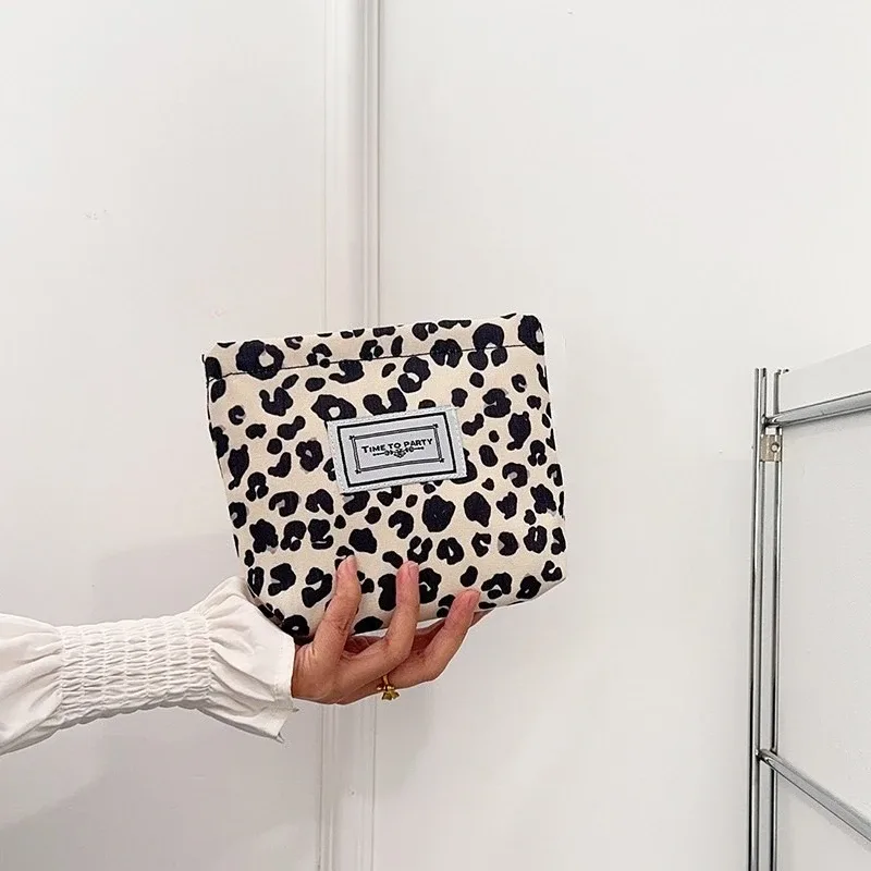 sac cosmétique grande capacité imprimé zèbre et léopard, sac de rangement portable pour soins de la peau et articles de toilette, pochette de voyage minimaliste et polyvalente