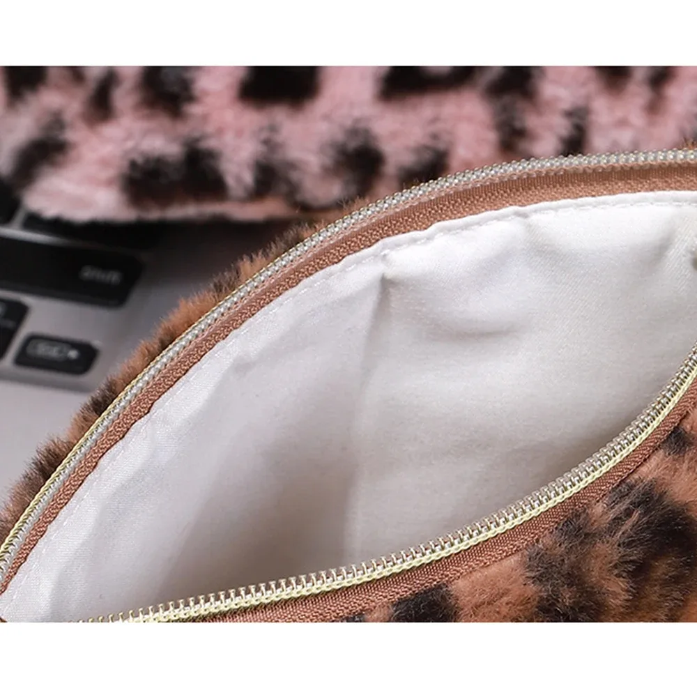 sac à cosmétiques en peluche léopard avec pompon en pu, pochettes de toilette de voyage douces, organisateur d'accessoires, pochette cadeau pour femmes et filles