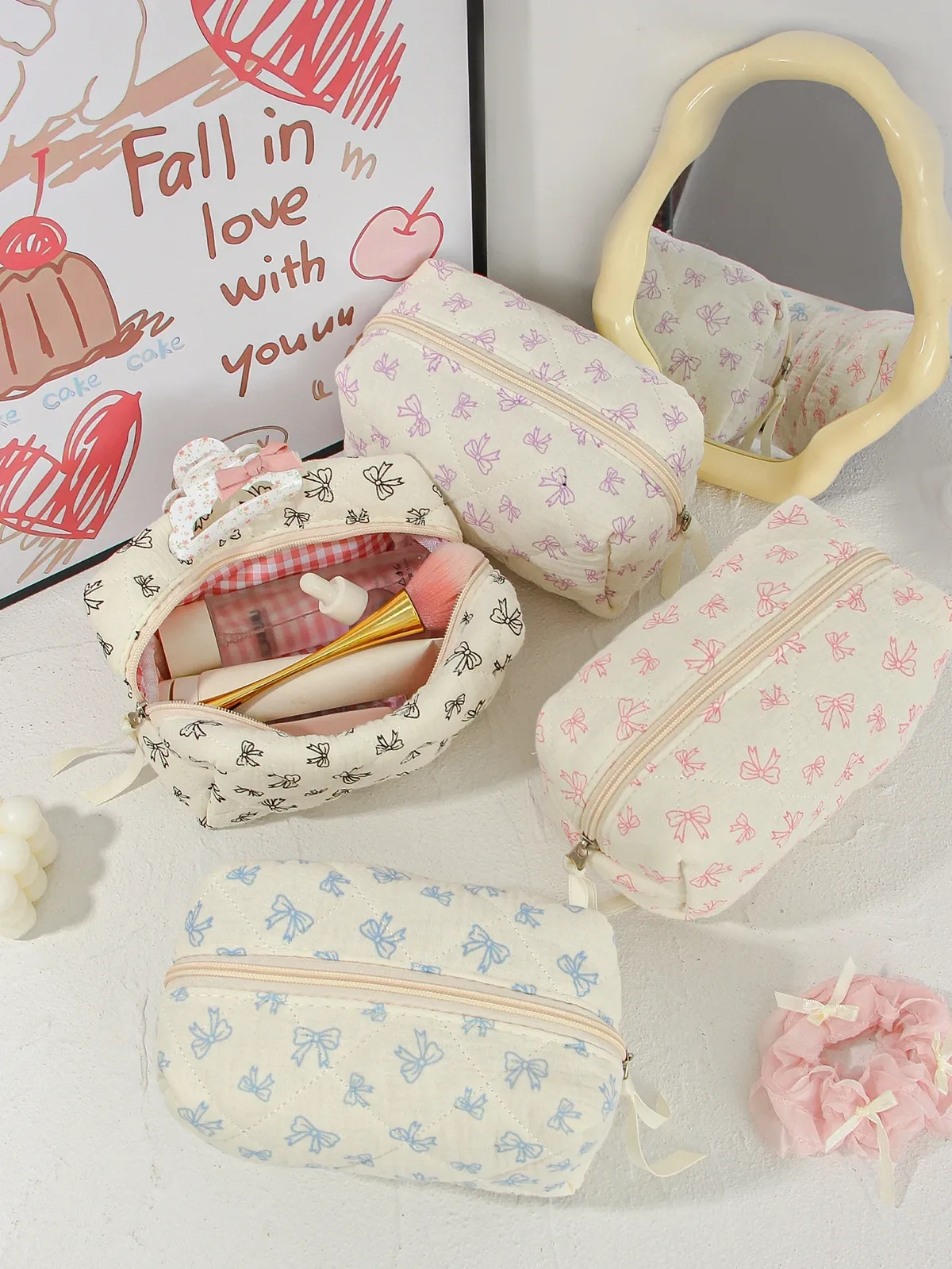 1 pièces trousse de maquillage matelassée à nœud mignon, trousse de maquillage portable à la mode, trousse de maquillage essentielle de voyage, trousse de maquillage cadeau de vacances