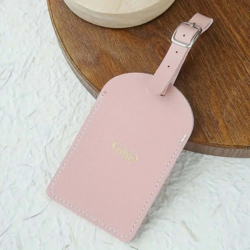 étiquette de bagage personnalisée en cuir végétalien avec monogramme en argent ou en or et carte de confidentialité pour valises