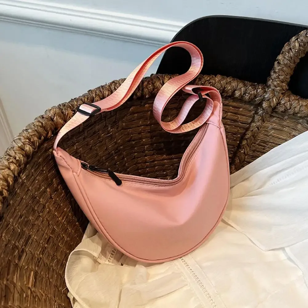 sac à bandoulière en nylon pour femmes, mode portable décontracté hobos sport poitrine sac sous les bras étudiants forme de boulette sac à bandoulière
