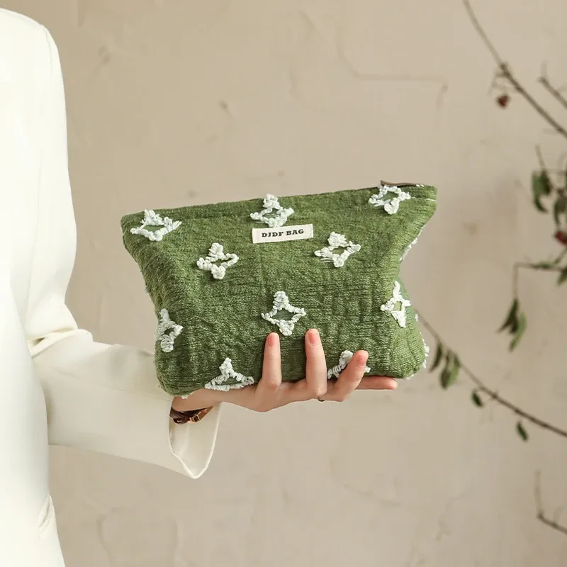 sac à cosmétiques en peluche jaune pour femmes, trousse de toilette de voyage portable, sac de rangement de changement de cosmétiques de grande capacité, pochette de banlieue ins