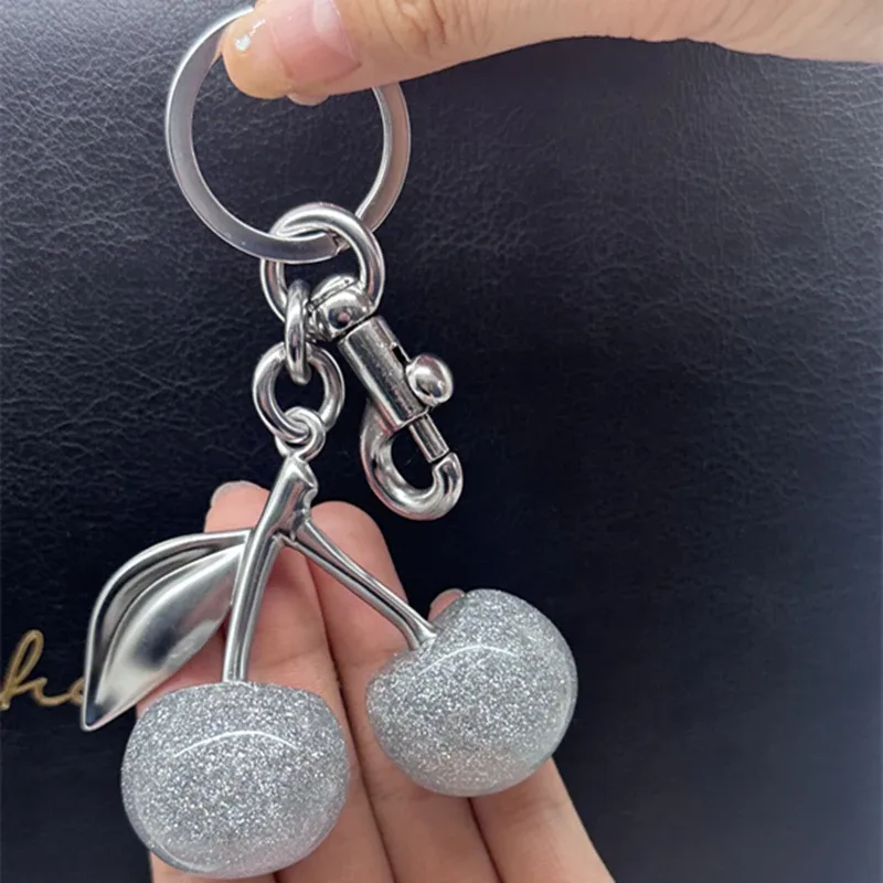 porte-clés tendance en forme de cerise argentée scintillante, pendentif fruits d'été pour sacs à main coach, sacs à bandoulière, accessoires, cadeau