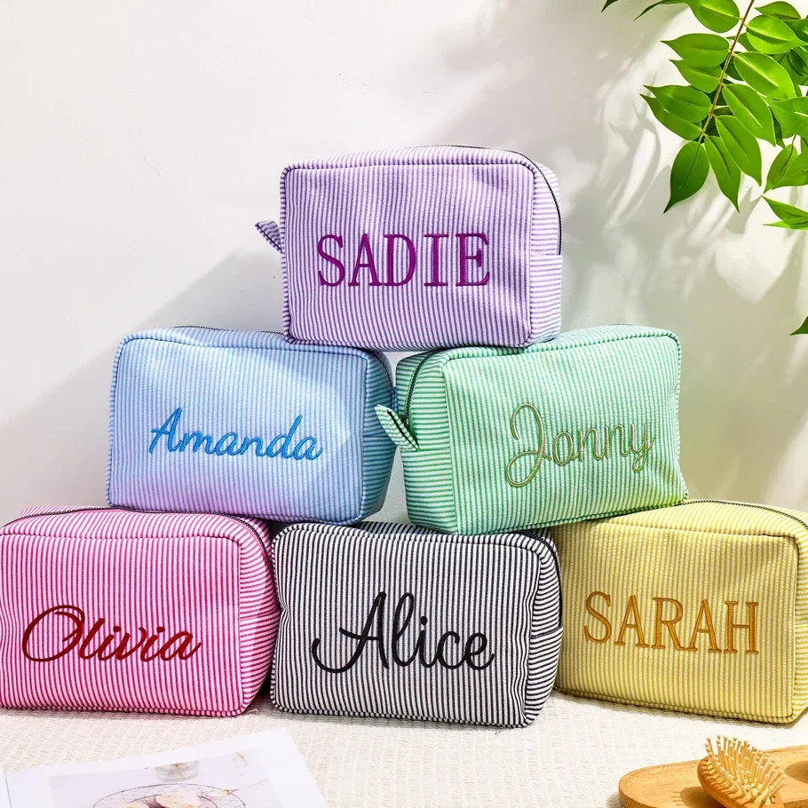 Trousse de maquillage personnalisée, trousse de maquillage Seersucker pour fille avec nom initiales, trousse à cosmétiques, cadeaux de demoiselle d'honneur, cadeau de douche nuptiale