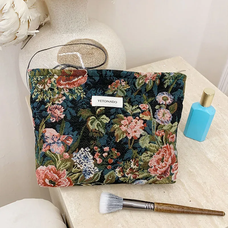 sac à cosmétiques pour femmes, étui vintage en tissu jacquard floral rouge foncé, pochette de rangement de maquillage avec fermeture éclair, petit grand sac pour brosses de toilette