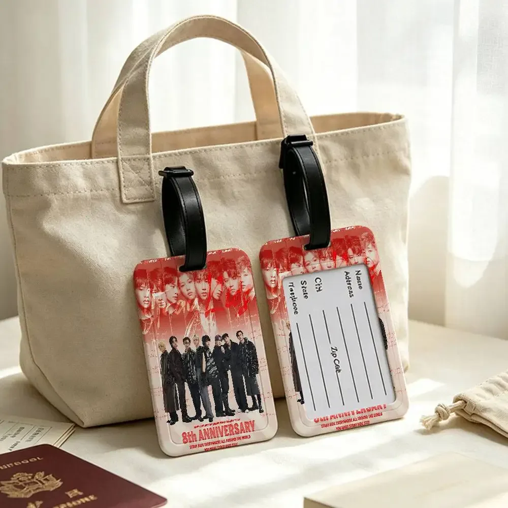 étiquette de bagage en pvc populaire kpop s-stray k-kids avec carte d'information, étiquette anti-perte pour valise, sac à dos, accessoire de voyage