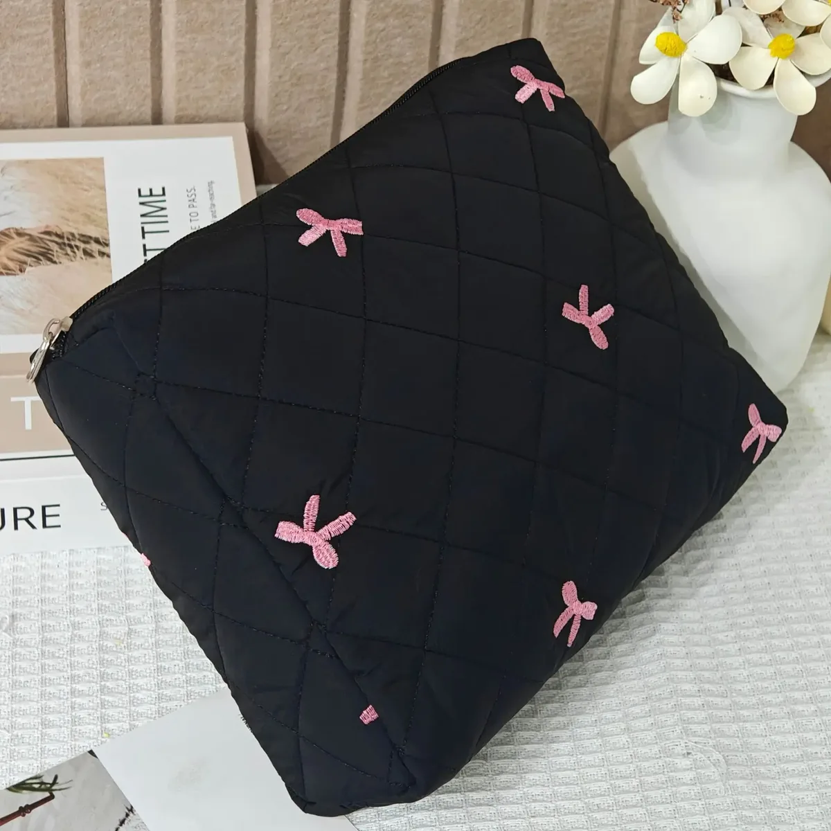 trousse de maquillage portable noire, grande capacité, pochette matelassée avec nœud rose, sac à main pour dames, sac de rangement de toilette de voyage pour femmes, 2025