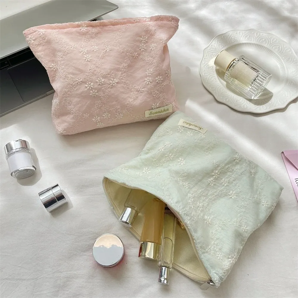 pochette de toilette brodée en dentelle avec fermeture éclair pour femme, organiseur de voyage, trousse de maquillage tendance