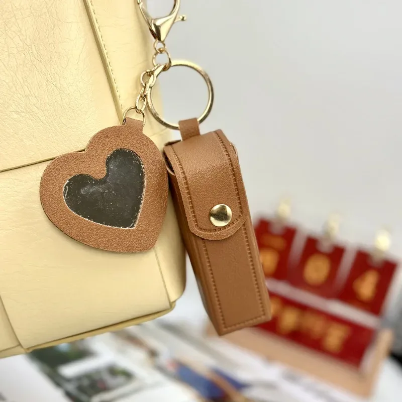 1 pièce pochette portable en cuir pu pour rouge à lèvres, mini trousse de maquillage, étui pour baume à lèvres, porte-clés, étui de protection pour rouges à lèvres avec miroir