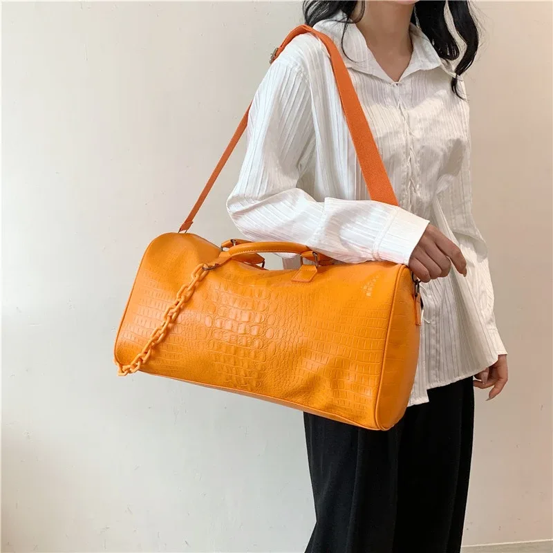 sacs de voyage légers en pu solide pour femmes, grande capacité, sac à main de fitness doux à la mode, sac à bandoulière pour courtes distance