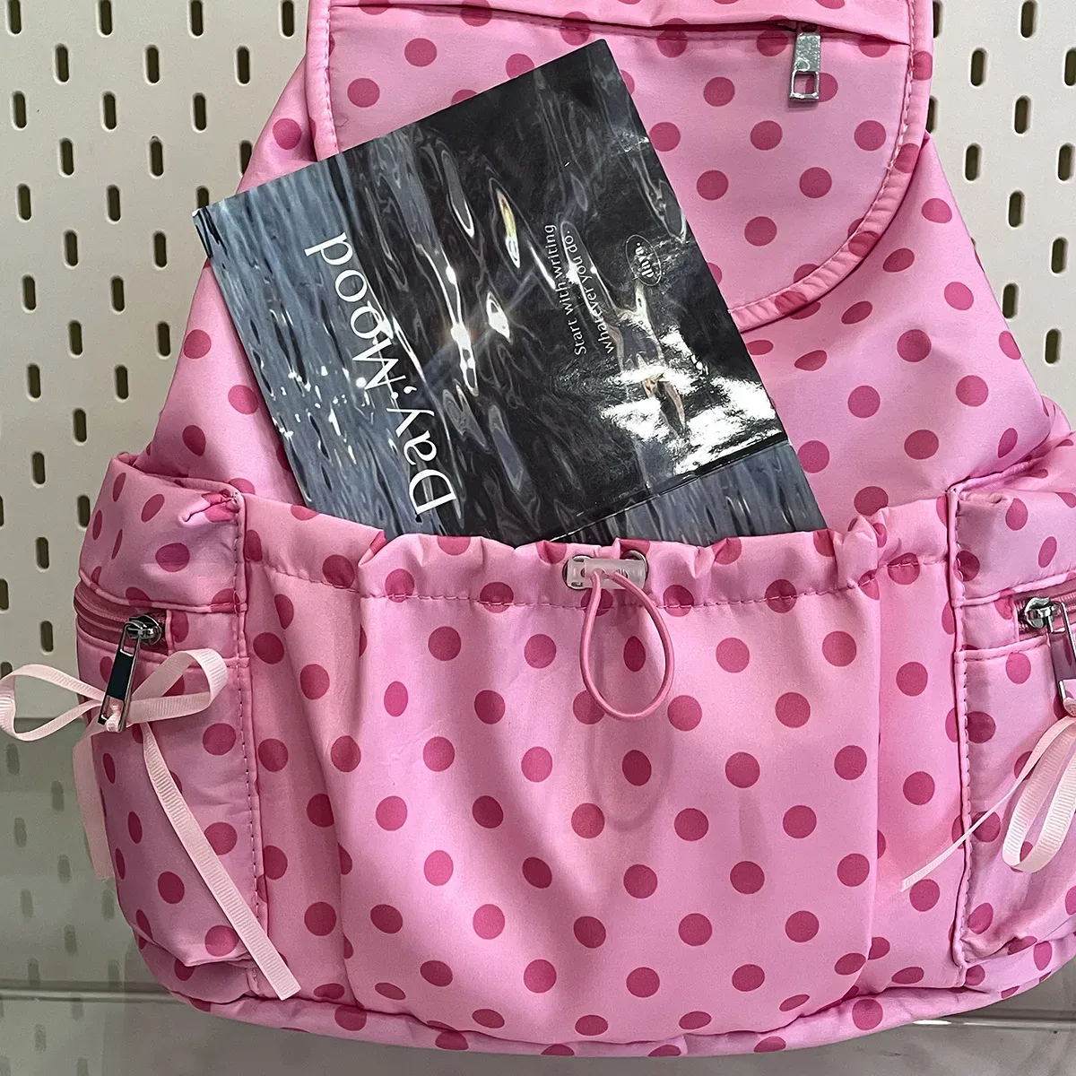 sac à bandoulière à pois au design original, nouveau style coréen 2025, sac de voyage décontracté en nylon pour femme, sac à dos pour les trajets quotidiens et les sorties