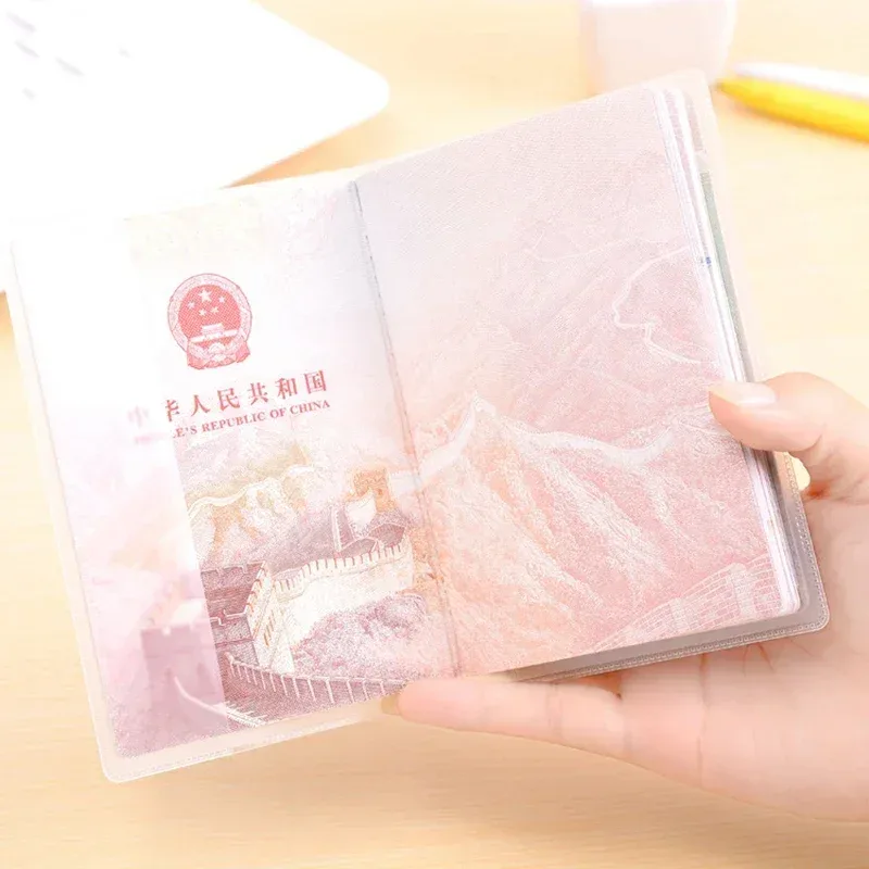 1pc voyage étanche saleté porte-passeport couverture portefeuille transparent pvc porte-carte d'identité affaires porte-carte de crédit étui pochette
