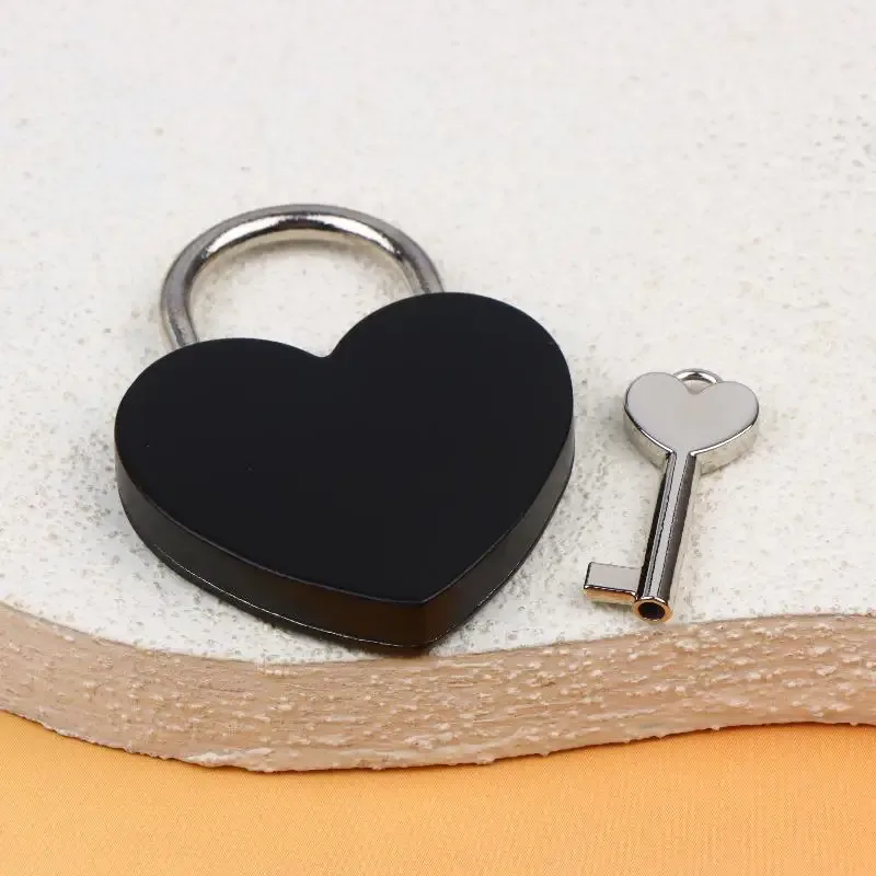 cadenas en forme de cœur 45*59*8mm avec clés assorties, cadenas romantiques en métal pour voyage, cadeau de mariage, décoration de sac, de journal intime, de bagage.