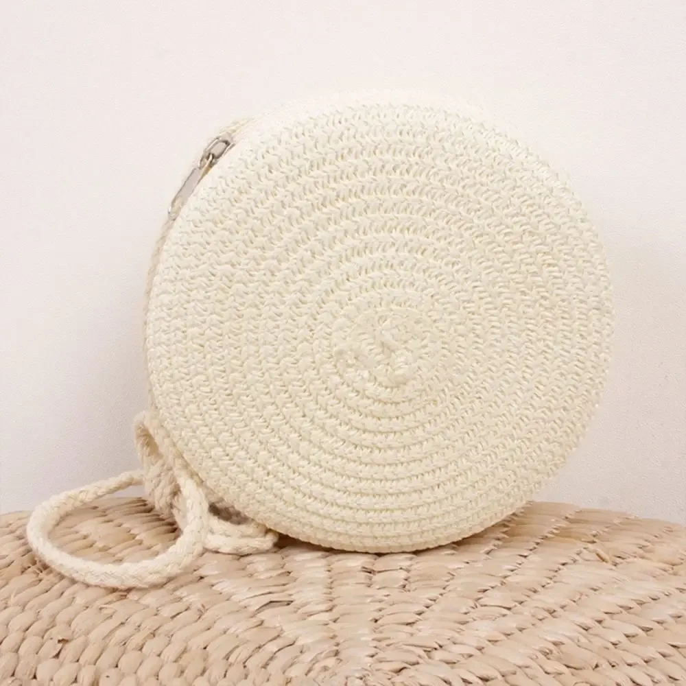 sac à bandoulière rond en paille tressée fait main pour femmes et filles, avec pompon épais, idéal pour l'été, la plage, les voyages et le quotidien, sac de rangement tendance