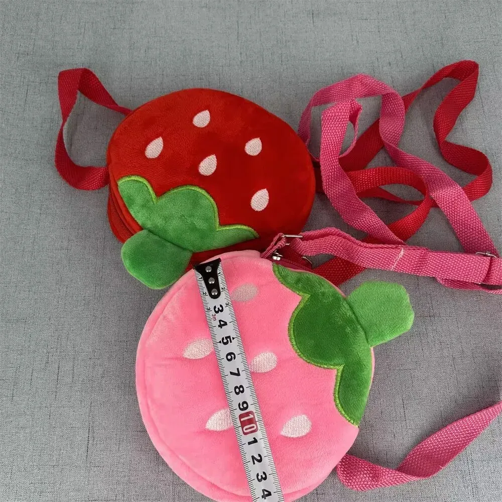 2 couleurs, cartable à fraises mignon, cartable à fruits en peluche mignons de 14cm, pochette à bandoulière extérieure