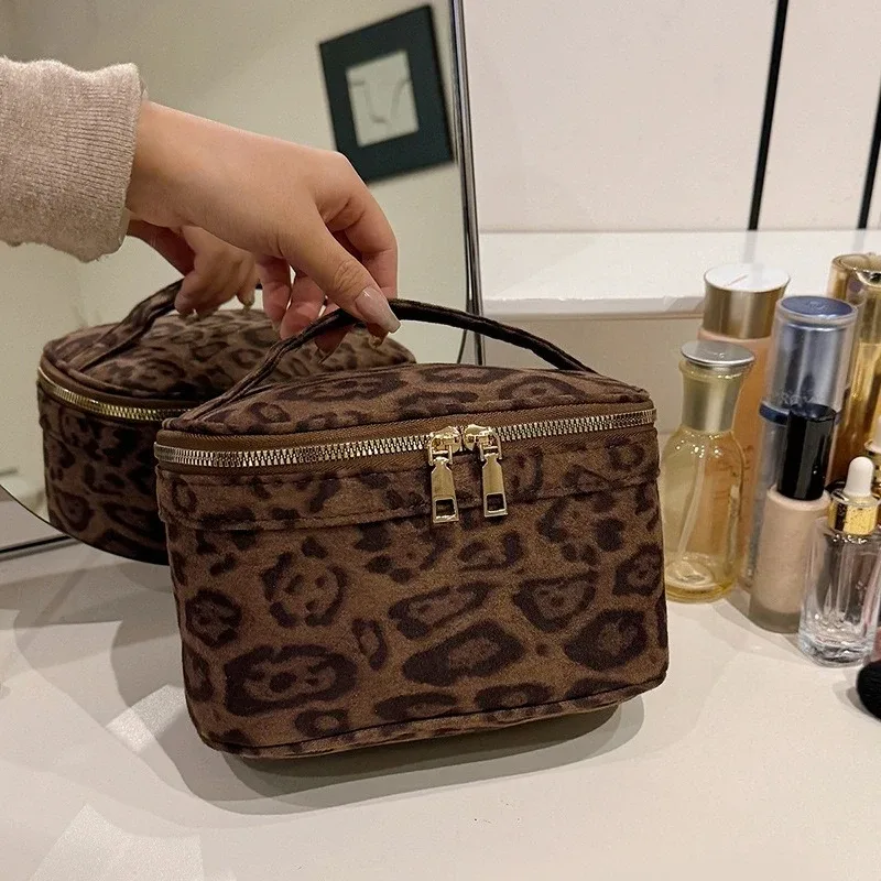 sac à cosmétiques en faux daim pour femmes, sac de voyage de bain de grande capacité, poches de maquillage vintage, sac de rangement à main, boîte de toilette léopard