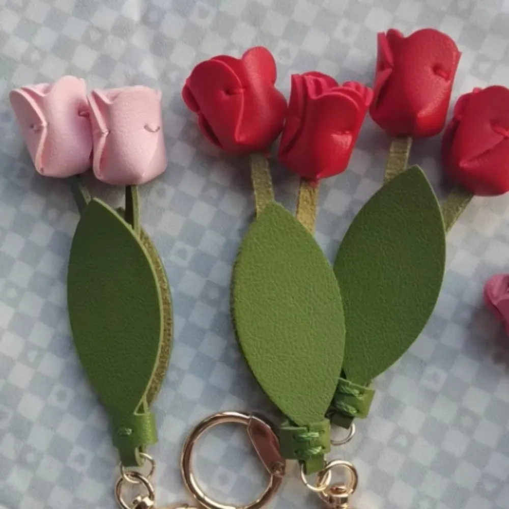 pendentif de sac tulipe en cuir pu, dopamine frais, décoration de sac à dos, accessoires assortis, porte-clés de voiture de style coréen pour fille