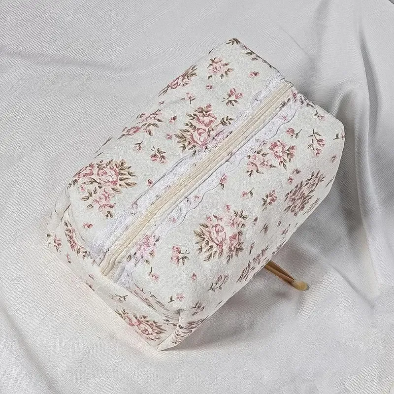organisateur de maquillage de grande capacité pour femmes, 1 pièce, sac à cosmétiques avec nœud en dentelle, trousse de toilette de voyage, sac de rangement, trousse à crayons à volants à fermeture éclair