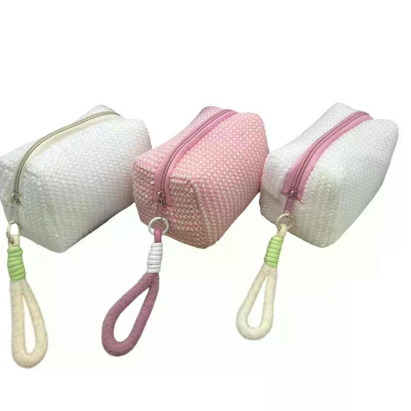 nouvelle trousse de maquillage grande capacité en peluche couleur bonbon style ins pour fille, sac de toilette portable de voyage, petit rangement à main 2026