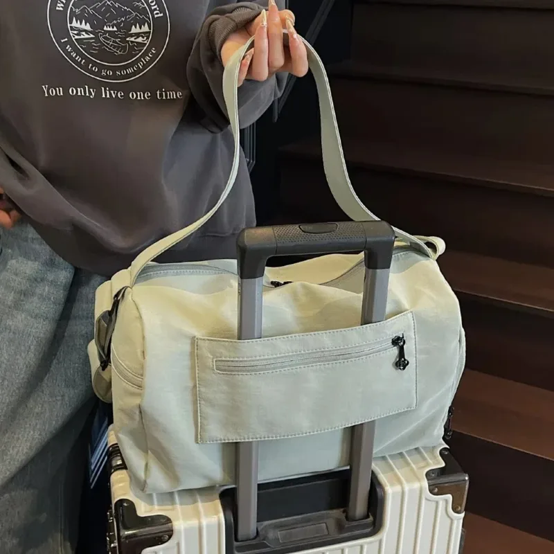 sac de sport pour femmes, sac de natation à séparation humide/sèche, sac de voyage grande capacité pour courtes distances avec compartiment à chaussures